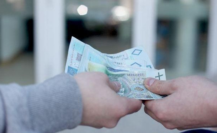 Raport NBP: Wzrost płac uderzy w konsumentów