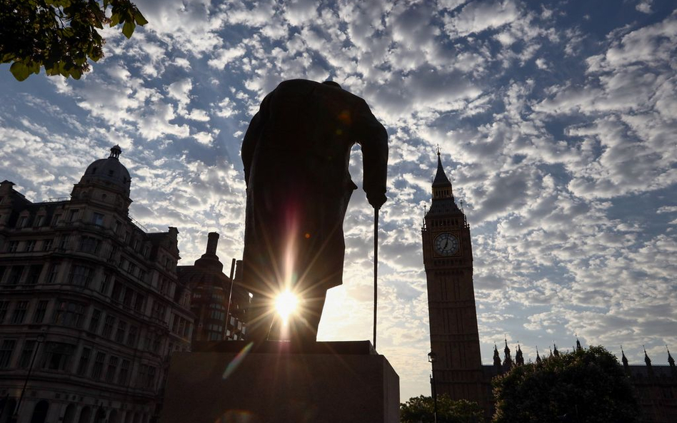 SMMT: twardy brexit będzie trzęsieniem ziemi dla sektora samochodowego