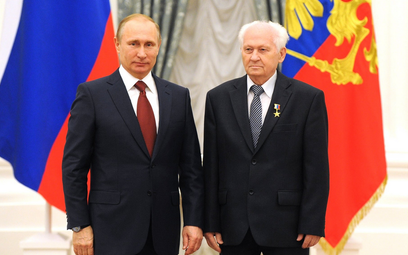 W 2016 roku Paweł Kamniew z rąk Putina otrzymał tytuł Bohatera Pracy
