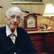 Jan Nowak- Jeziorański w swoim warszawskim mieszkaniu, już po powrocie na stałe do Polski, listopad 