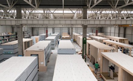 286 mln zł straty netto z działalności zaniechanej i 2,8 mln zł zysku z działalności kontynuowanej w