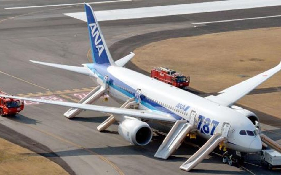 Dreamliner japońskich linii lotniczych utknął na lotnisku Takamatsu w zachodniej Japonii
