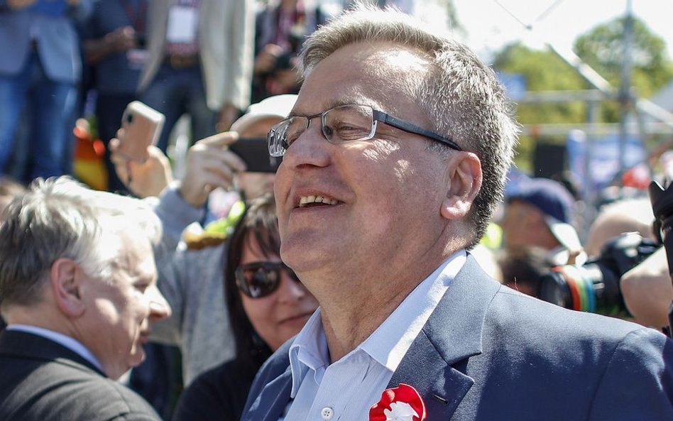 Komorowski: Szydło przyznała sobie 750 kg ośmiorniczek