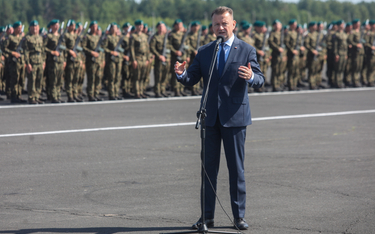Mariusz Błaszczak podczas przysięgi wojskowej żołnierzy Dobrowolnej Zasadniczej Służby Wojskowej,