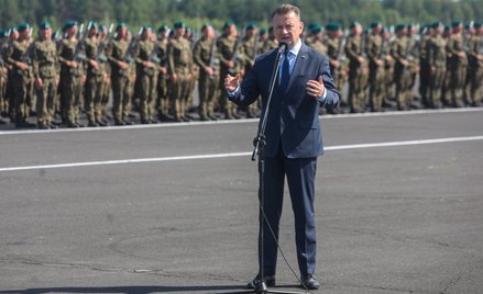 Mariusz Błaszczak podczas przysięgi wojskowej żołnierzy Dobrowolnej Zasadniczej Służby Wojskowej,
