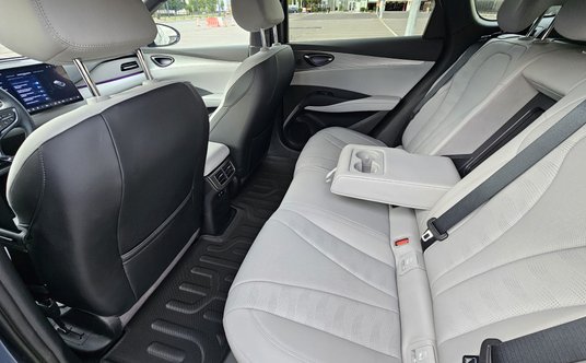 Z tyłu jest bardzo dużo miejsca