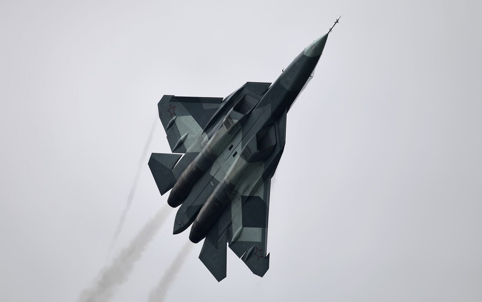 Su-57 – jeszcze nazywany T-50 – na pokazach lotniczych w 2013 r. w Ramienskoje. Fot./Wikimedia. Vita