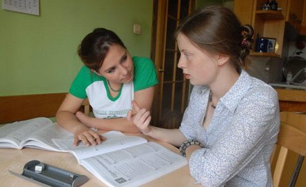Najbardziej pracowici korepetytorzy na swoich dodatkowych lekcjach zarabiają ponad 1000 zł miesięczn