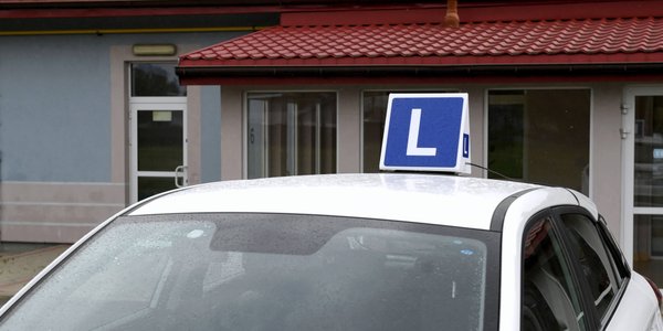 Czy źle postawiony znak może podważyć oblany egzamin na prawo jazdy? Wyrok NSA