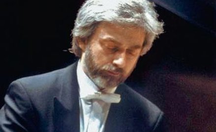 Miłosny akt pianisty na estradzie