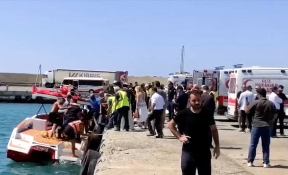 Pasażerom promu pomogły załogi znajdujących się w pobliżu miejsca wypadku łodzi