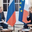 W 2017 r. Emmanuel Macron przyjmował Władimira Putina w Wersalu. Teraz postawił na bardziej kameraln