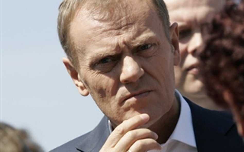 Donald Tusk obniżył cenę benzyny?