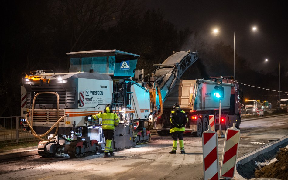 Trwają roboty drogowe wzdłuż trasy tramwaju do Wilanowa