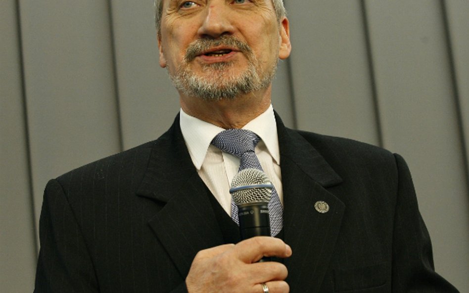 PiS publikuje białą księgę jako odpowiedź na raport MAK