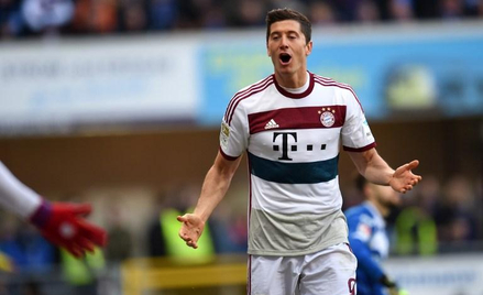 Robert Lewandowski podczas meczu Bayernu z Paderborn