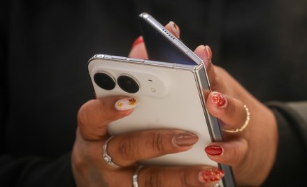 Niektórzy właściciele Duo skarżą się na pęknięcia wzdłuż linii zgięcia na środku ekranu, a inni zgła