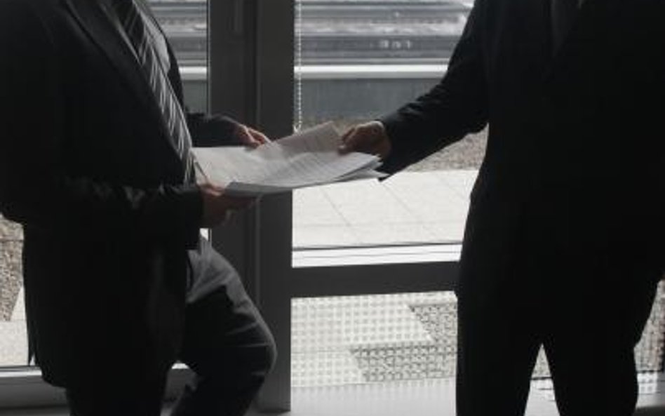 Koniec klauzuli antykonkurencyjnej wynika z umowy, a nie z innych okoliczności