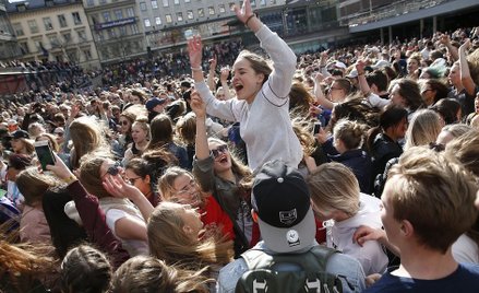Sztokholm: Tysiące fanów na pożegnaniu Avicii