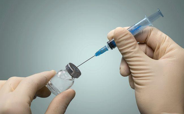 Szczepionka dla obcokrajowca - komentuje Marek Kobylański