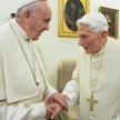 Franciszek spotyka regularnie Benedykta XVI w apartamentach i ogrodach watykańskich. Mieszkają blisk