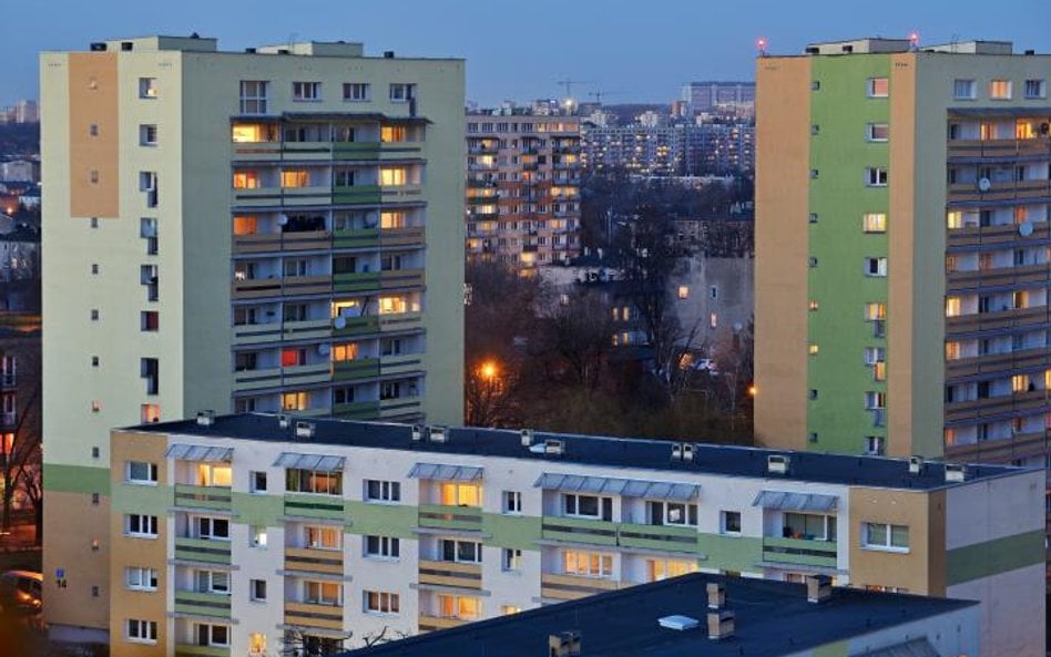 <Wymiana pionów w blokach z czasów PRL jest bardzo kosztowna, nie wszystkich na to stać