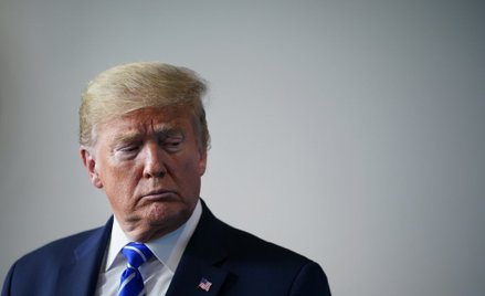 Leczenie światem UV. Lekarze kwestionują teorię Donalda Trumpa