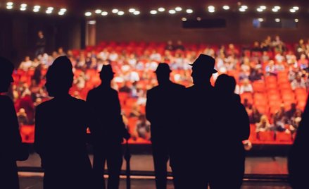 Jaka stawka VAT na spektakle nabyte od zagranicznych teatrów