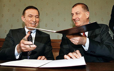 fot. Maciej Kuczyński Prezydent Wrocławia Rafał Dutkiewicz (z prawej) zerwał umowę o fuzji, gdy dowi