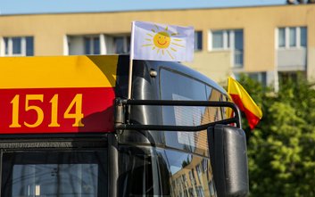 Na stołeczne ulice wyjedzie przegubowy Ikarus pełen atrakcji dla najmłodszych