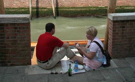 Wenecja to nie stołówka pod chmurką