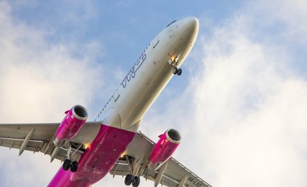 Milczenie przy reklamacjach, umywanie rąk, gdy uszkodzi się bagaż? Wizz Air pod lupą UOKiK