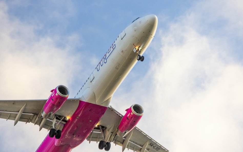 Milczenie przy reklamacjach, umywanie rąk, gdy uszkodzi się bagaż? Wizz Air pod lupą UOKiK