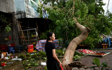 Potężny tajfun uderzył w Wietnam. Armia szuka ocalałych