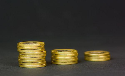 Firmy ruszyły po kredyty, BZ WBK podbił podaż pieniądza