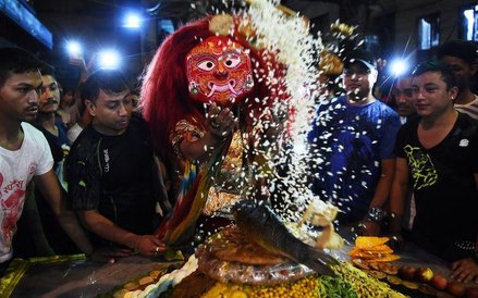 „Nie wiem za bardzo, skąd wziął się Lakhey i słoń Pulukishi” - 15-letni Rabi Shrestha i Saroj Manand