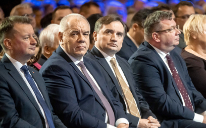 Mariusz Błaszczak, Jacek Sasin, Zbigniew Ziobro i Michał Wójcik - na razie w jednym rządzie