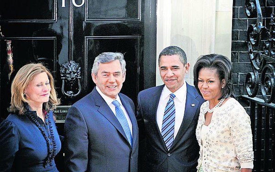 Brytyjski premier Gordon Brown (w środku, z lewej) jest gospodarzem szczytu. Prezydent Barack Obama 