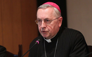 Abp Gądecki apeluje o zmianę przepisów dotyczących liczby wiernych w kościołach