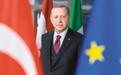 Już tylko co trzeci obywatel Turcji rządzonej przez Recepa Tayyipa Erdogana (na zdjęciu w Brukseli w