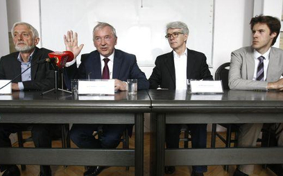Od lewej: prof. Marian Wiśniewski, prof. Stanisław Gomułka, dr Mirosław Gronicki, Maciej Bitner