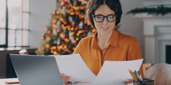 Jak zgodnie z prawem planować i rozliczać pracę pod koniec roku?