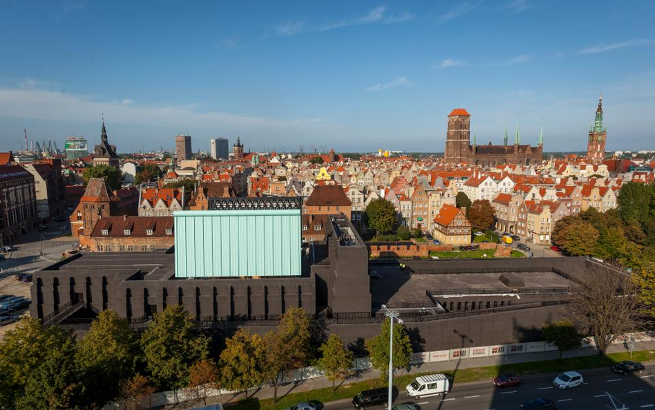 Gmach, który stał się „arką przymierza między dawnymi a nowymi laty", stanął w miejscu pierwszego gd