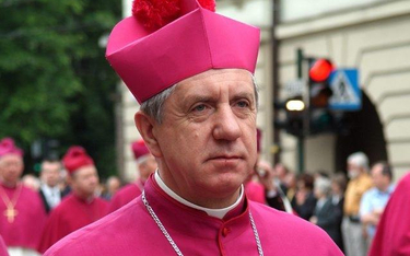 Abp Andrzej Dzięga na razie odwołuje się do sumień katolików