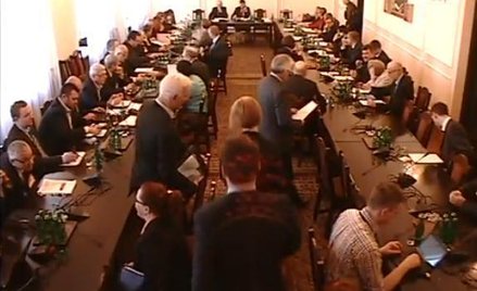 Kadr z nagrania posiedzenia komisji 12 marca