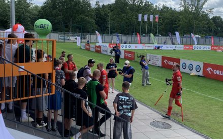 Polacy schodzili z boiska oklaskiwani przez trybuny stadionu Hutnika