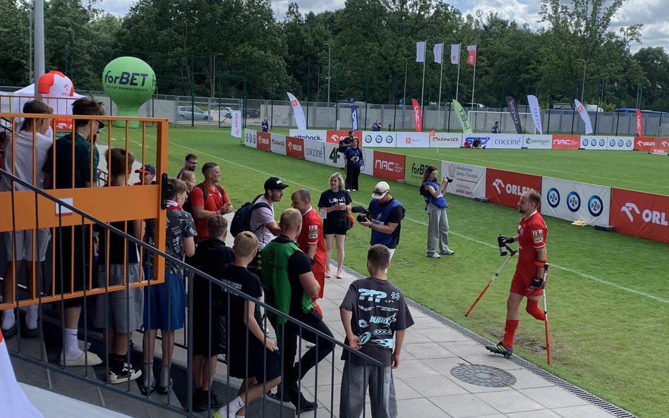Polacy schodzili z boiska oklaskiwani przez trybuny stadionu Hutnika