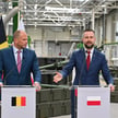 Wicepremier, minister obrony narodowej Władysław Kosiniak-Kamysz (P) oraz minister obrony Belgii The