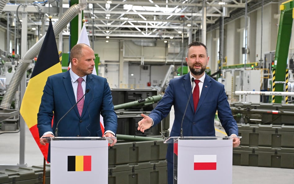 Wicepremier, minister obrony narodowej Władysław Kosiniak-Kamysz (P) oraz minister obrony Belgii The