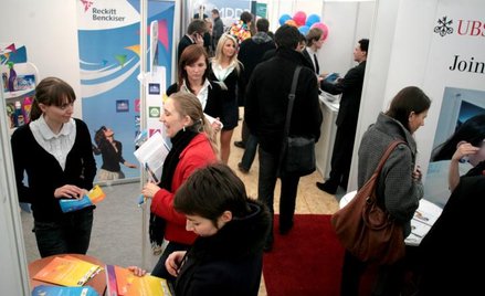 Pracodawcy namawiają kandydatów do pracy u siebie podczas Dni Kariery na SGH (26.10.2010 r.)